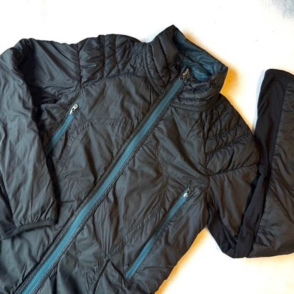 Lululemon Womens Run Turn Around Reversible Down Jacket in black and teal Sz 8 - Picture 11 of 11